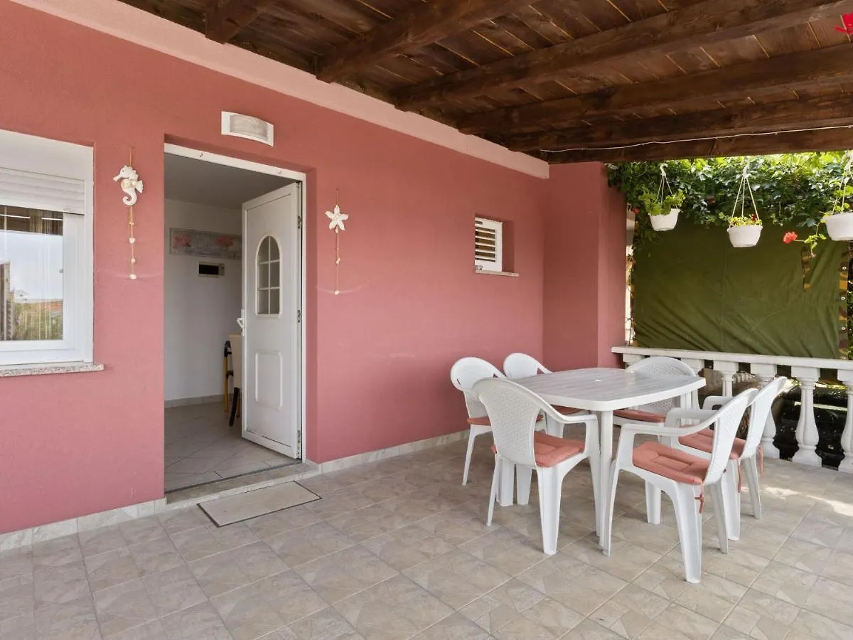 Snug Holiday Home In Jasenice Rovanjska Near Sea