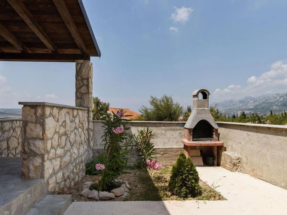 Snug Holiday Home In Jasenice Rovanjska Near Sea