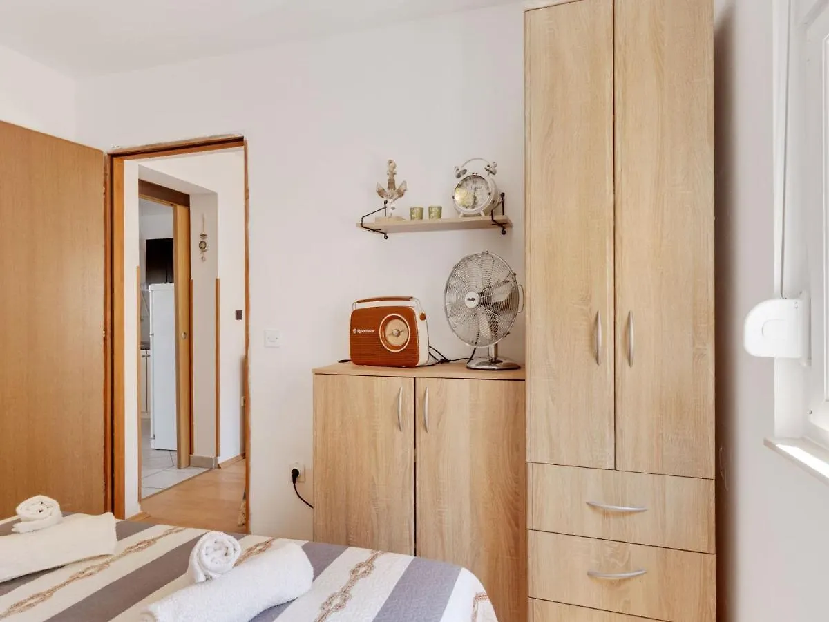 Snug Holiday Home In Jasenice Rovanjska Near Sea 0*,  크로아티아
