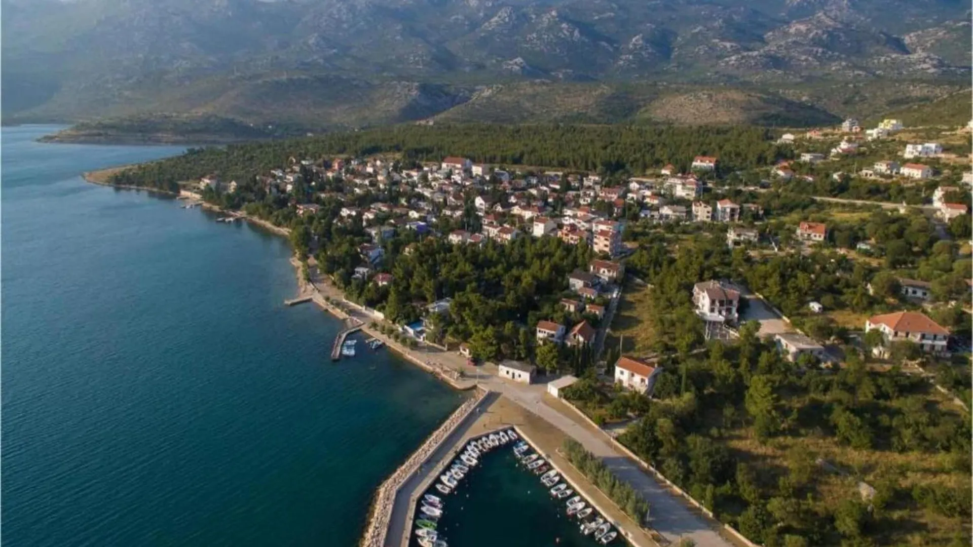 Snug Holiday Home In Jasenice Rovanjska Near Sea